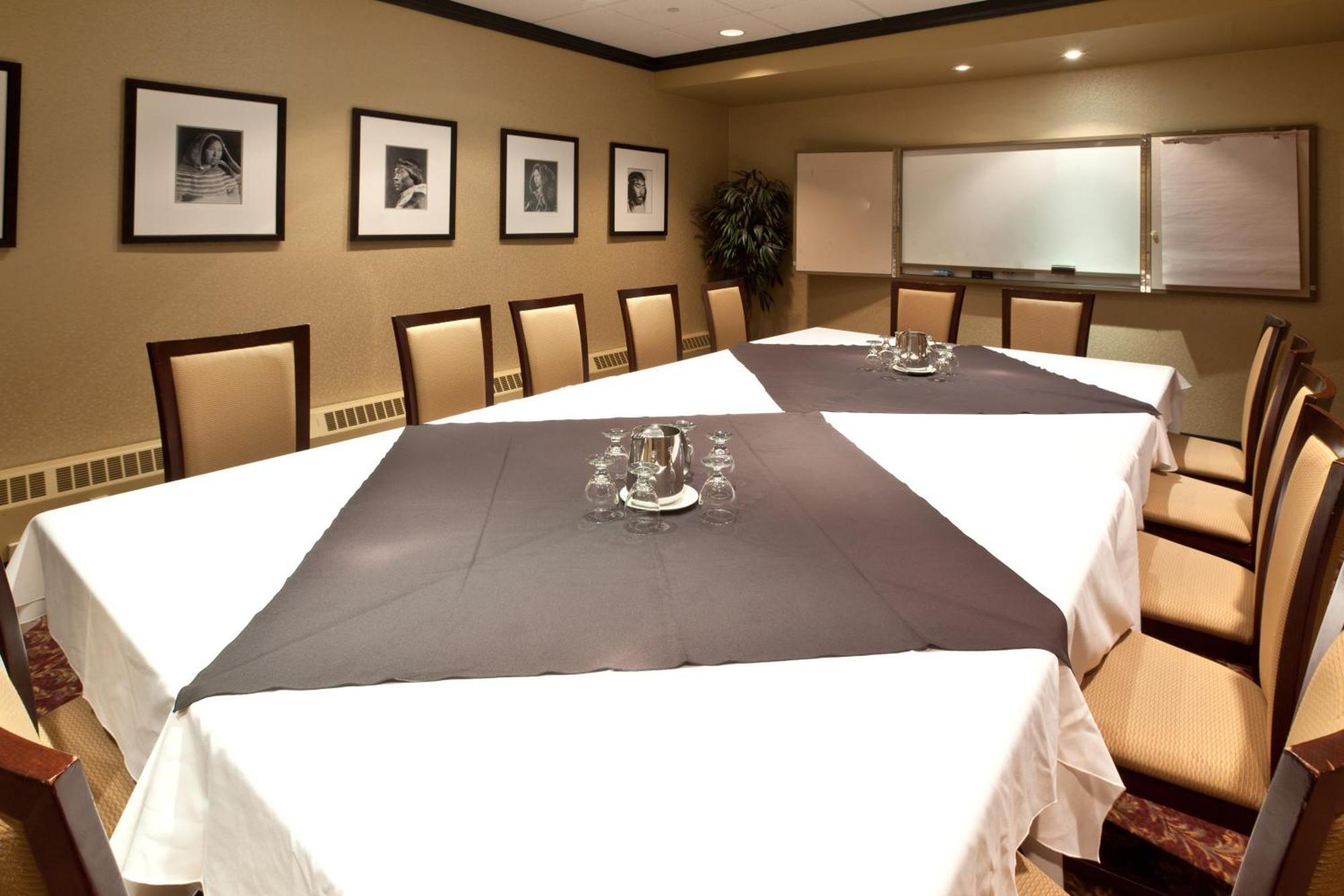 The Frobisher Inn Iqaluit Ngoại thất bức ảnh